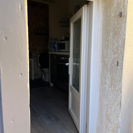 Petit Studio Le Pigeonnier A 5 Mn De Lourmarin Puyvert Exterior photo