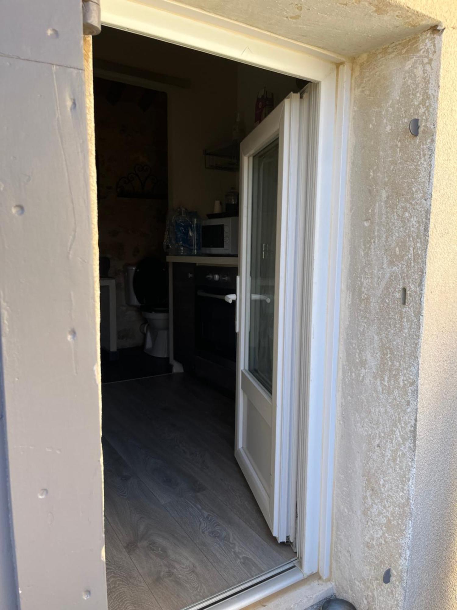 Petit Studio Le Pigeonnier A 5 Mn De Lourmarin Puyvert Exterior photo