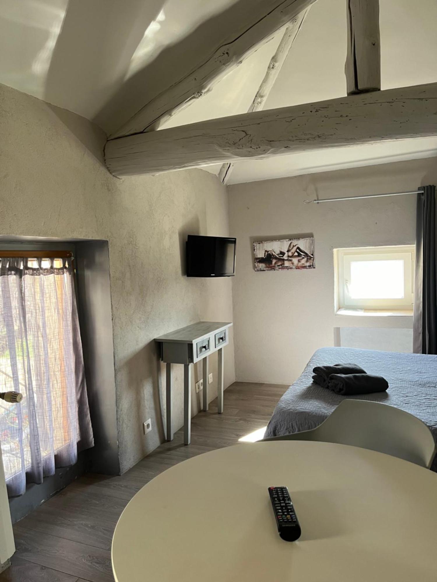 Petit Studio Le Pigeonnier A 5 Mn De Lourmarin Puyvert Exterior photo