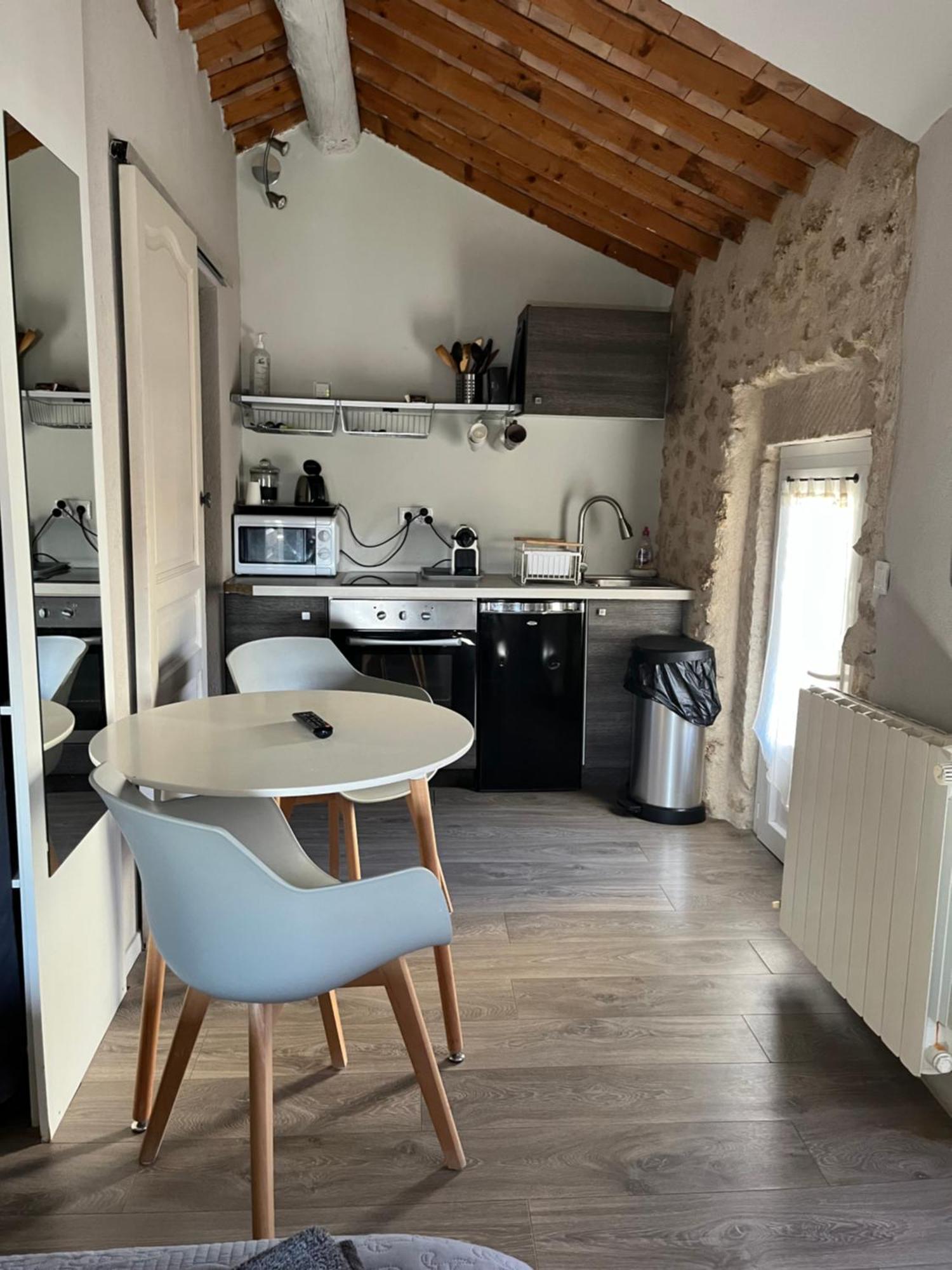 Petit Studio Le Pigeonnier A 5 Mn De Lourmarin Puyvert Exterior photo