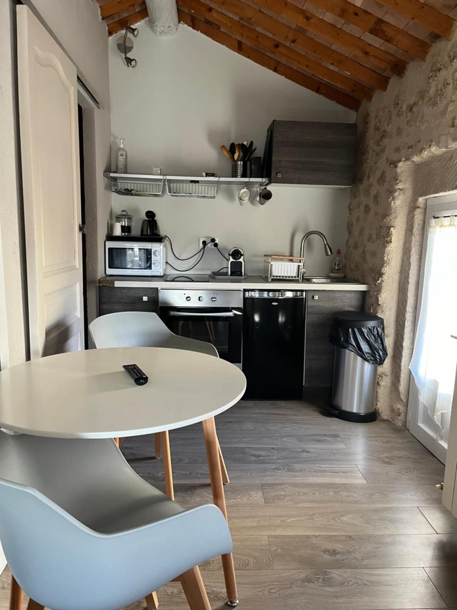 Petit Studio Le Pigeonnier A 5 Mn De Lourmarin Puyvert Exterior photo